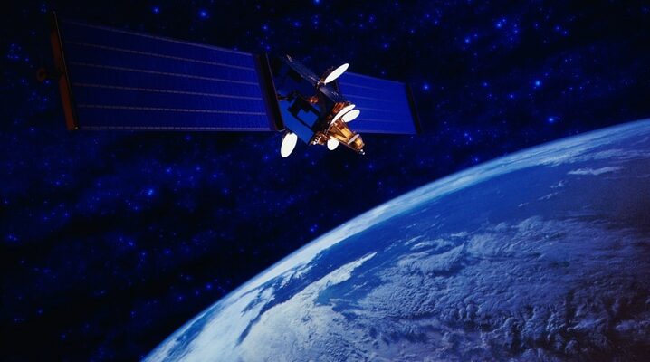 Starlink refers to the satellite network that Elon's company, SpaceX, is developing. The aim is to ensure access to low-cost internet in remote locations.